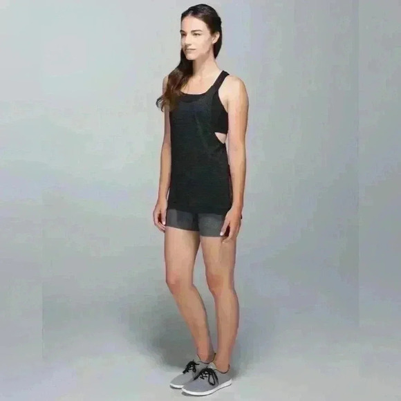 Lululemon Stash It Tank, Black, Size 6. In excellent condition! - Picture 2 of 9